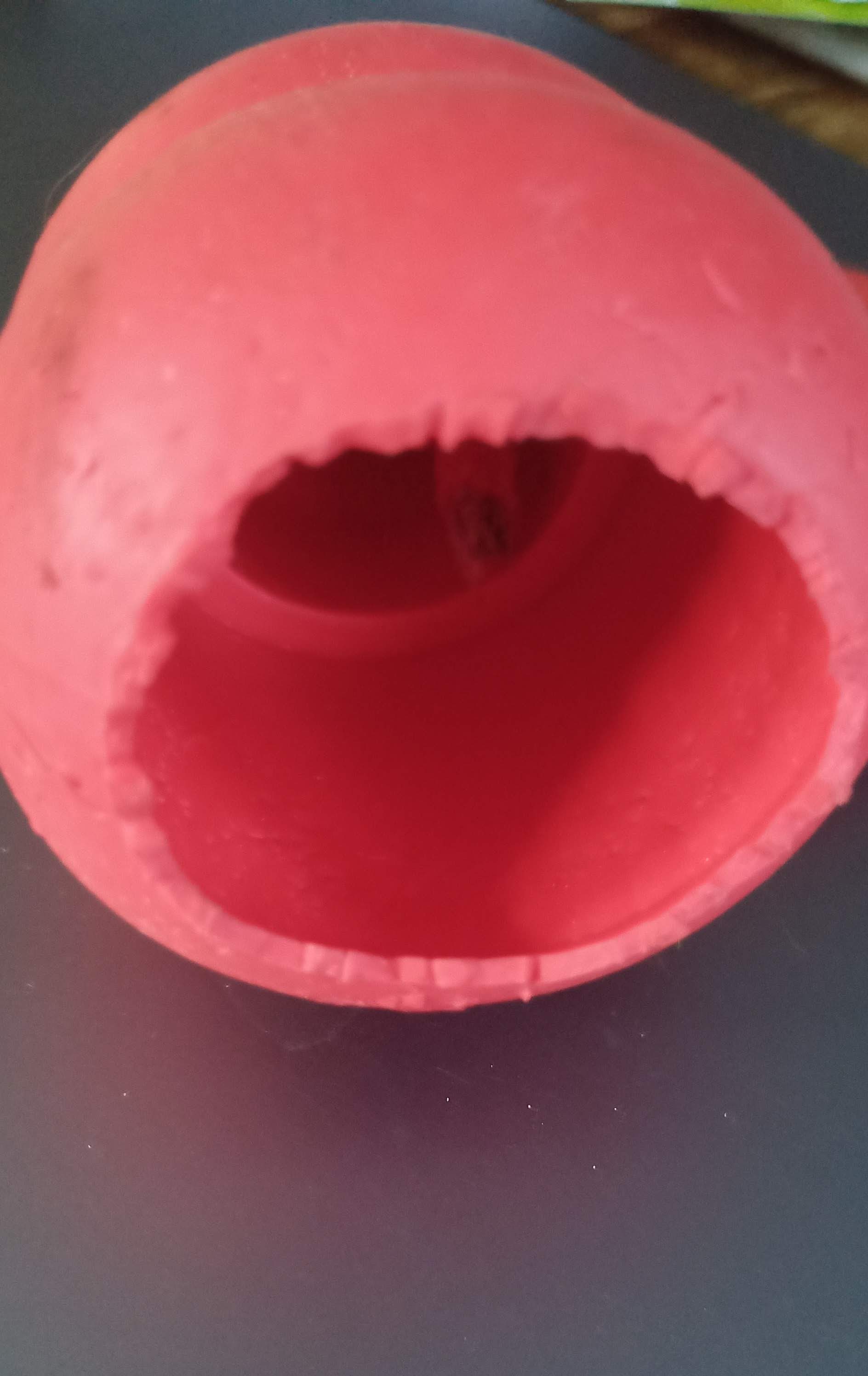 Abgefressener Kong-Nachbau von TEMU von unten. 